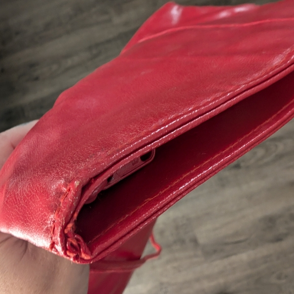 Vintage 1980s Bright Red Vinyl Fold Over Shoulder Bag - Picture 3 of 8